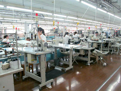 羽绒服生产车间